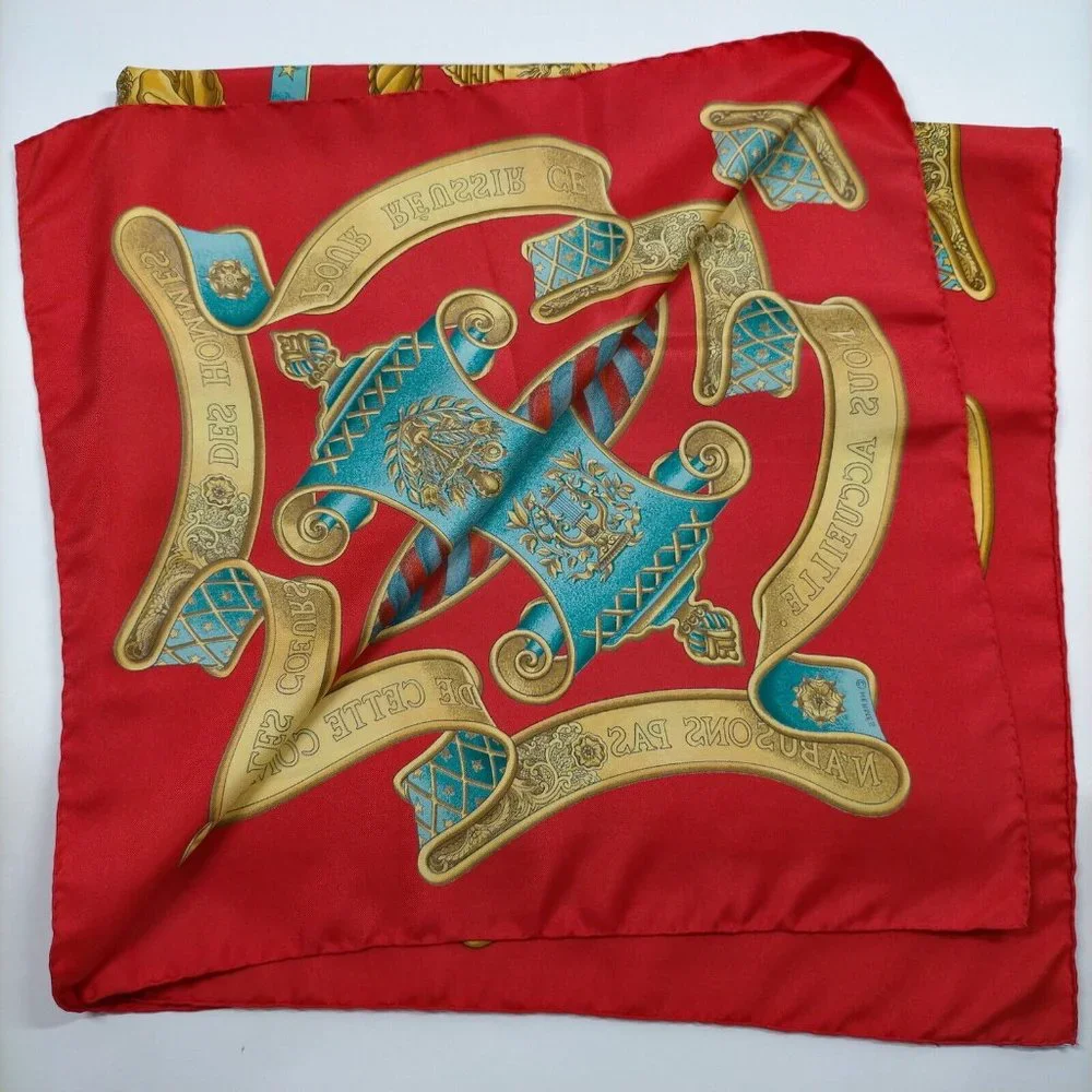 Authentic  Hermes scarf Carre 90 Reds Silk100% - Picture 9 of 10